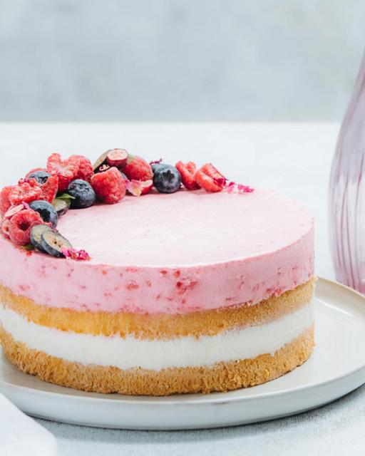 Sugar-free yoghurt, raspberries cake